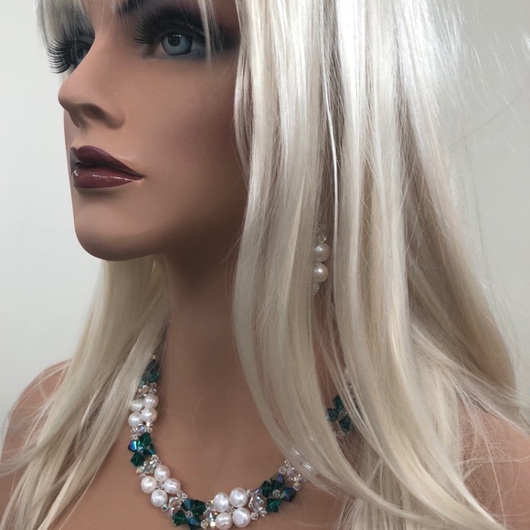 NWT Swarovski Pearl Crystal Necklace Set. - Picture 2 of 9